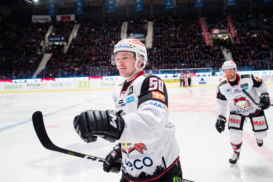 Malmö Redhawks Tobias Ekberg jublar