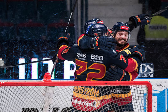 Djurgårdens Jacob Josefson och Emil Bemström jublar