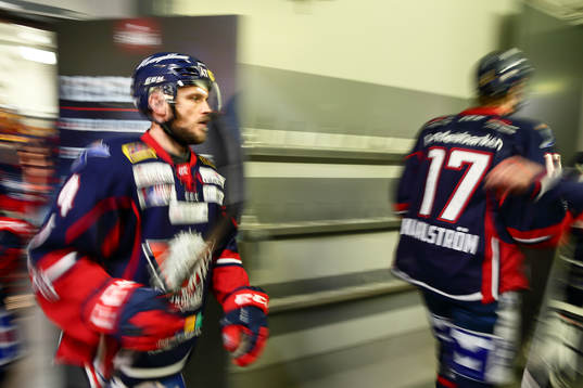 Linköpings Chad Billins före ishockeymatchen i SHL mellan