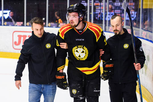 Brynäs Marcus Ersson lämnar isen