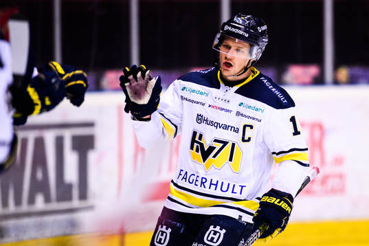 s Simon Önerud jublar