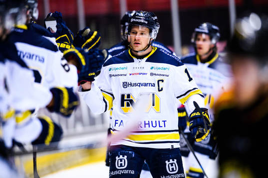 s Simon Önerud jublar