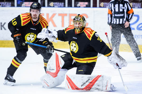 Brynäs Marcus Ersson och målvakt Joacim Eriksson