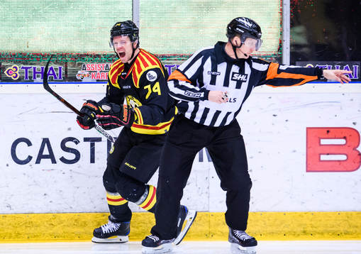 Brynäs Nicklas Danielsson jublar