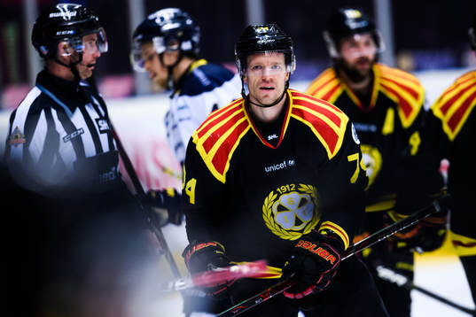 Brynäs Nicklas Danielsson jublar