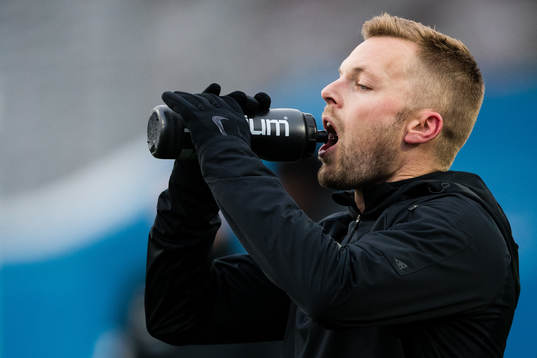 s Sebastian Larsson innan träningsmatchen i fotboll mellan