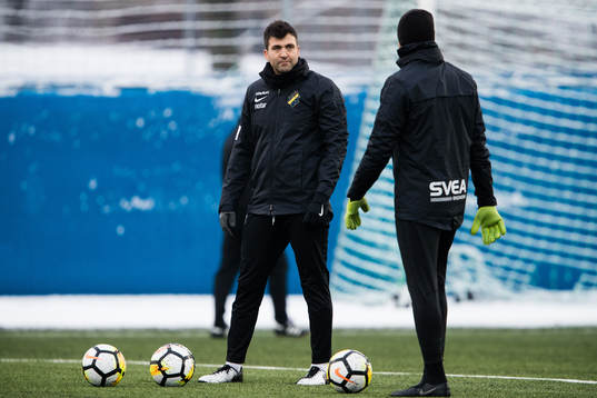 s målvaktstränare Kyriakos Stamatopoulos innan