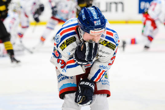 Oskarshamns Lukas Pilö har ont