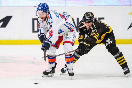 s Max Lindholm