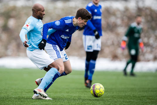 Malmö FFs Egzon Binaku och Lyngbys Markus Backmann