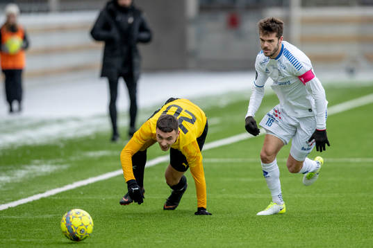 Häckens Ali Youssef mot Sarpsborgs 08 Joachim Thomassen
