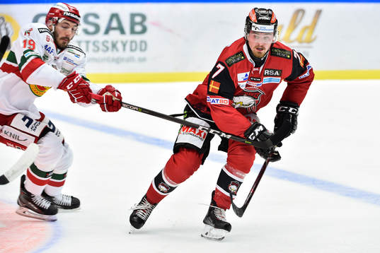Moras John Persson och Malmö Redhawks Marcus Björk