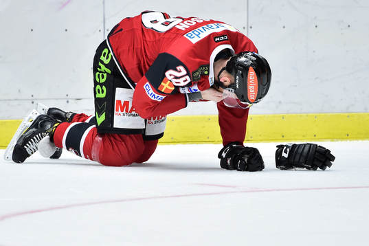 Malmö Redhawks Jens Olsson har ont