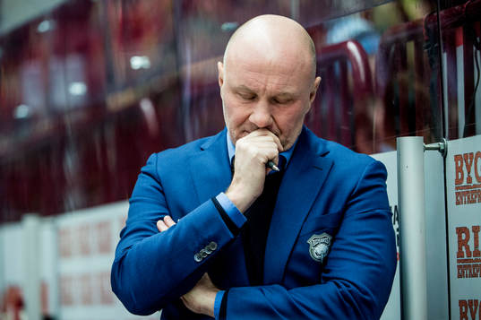 Malmö Redhawks tränare Peter Andersson deppar