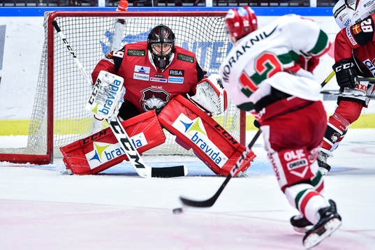 Moras Kevin Gagné och Malmö Redhawks målvakt Oscar