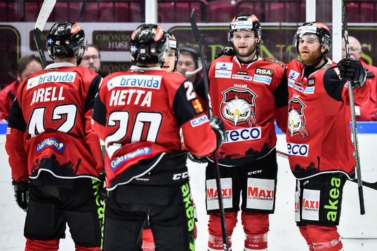 Malmö Redhawks Kim Rosdahl jublar med lagkamrater