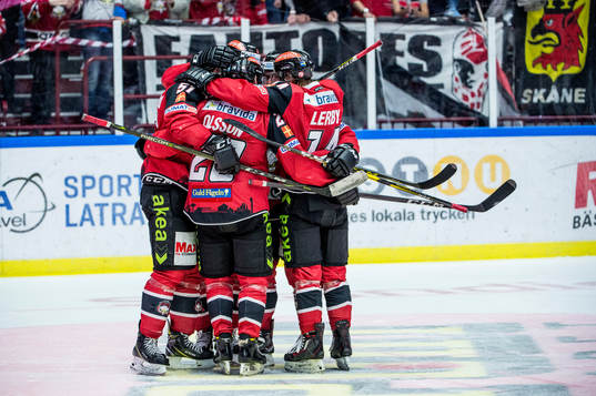 Malmö Redhawks spelare jublar