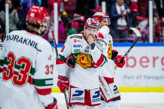 Moras Oskar Svanlund deppar med lagkamraterna