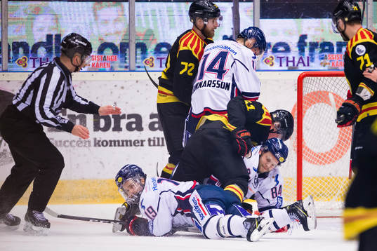 Brynäs Tomi Sallinen i ett bråk med Linköpings Jimmy