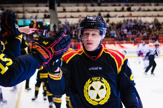 Brynäs Niclas Lundgren jublar