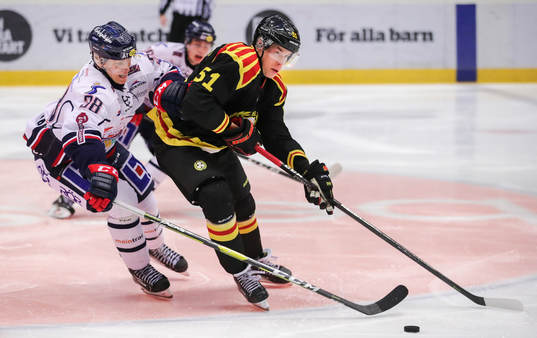 Brynäs Tomi Sallinen och Linköpings Johan Södergran