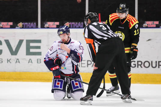 Linköpings Eddie Larsson har ont