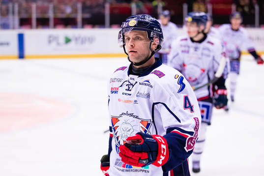 Linköpings Chad Billins (v) jublar