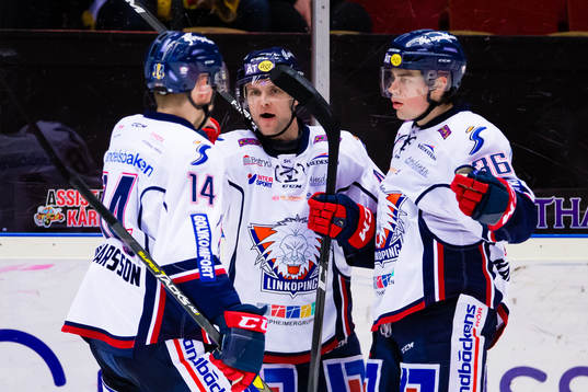 Linköpings Chad Billins (m) jublar med Kristoffer