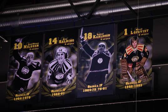 Vepor i taket på Gavlerinken Arena med Brynäs legendarer
