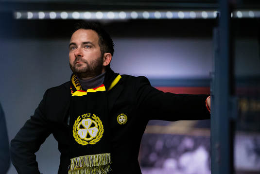 Brynäs klubbdirektör Michael Campese på läktaren