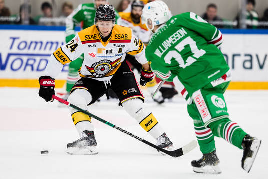 Luleås Johan Harju blockerar skott