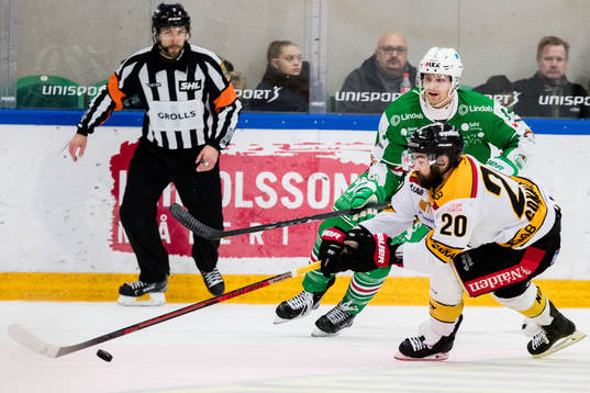 Rögles Trevor Mingoia och Luleås Jack Connollyunder