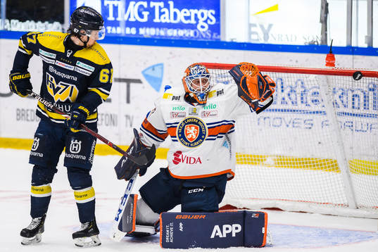 s Christoffer Törngren och Växjös målvakt Viktor Fasth