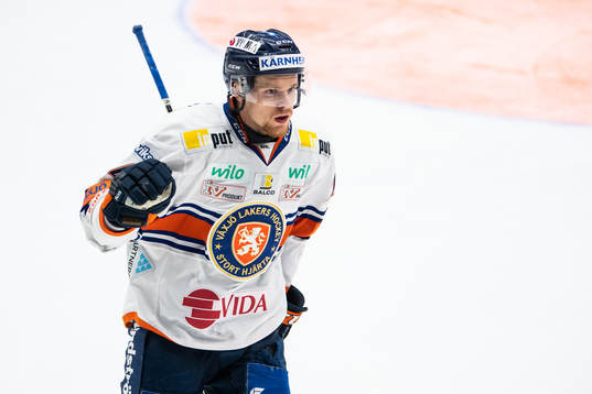 Växjös Brendan Shinnimin jublar
