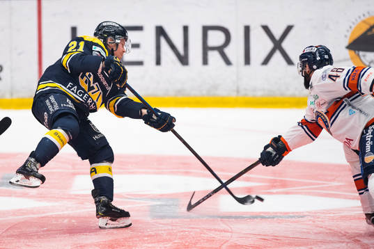 s Mattias Tedenby skjuter