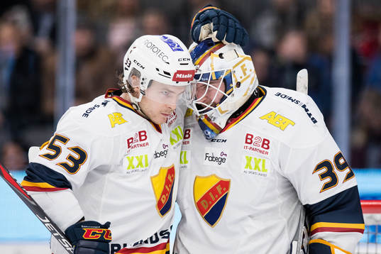 Djurgårdens Bobbo Petersson och målvakt Adam Reideborn