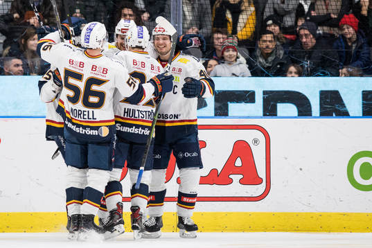 Djurgårdens Daniel Brodin jublar med lagkamrater