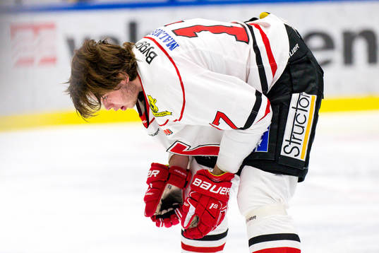 Örebros Viktor Lodin fick en hög klubba i ansiktet och