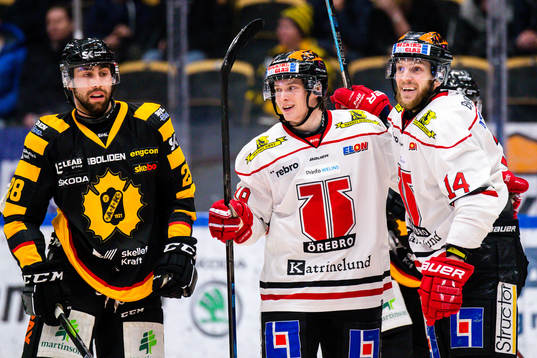 Örebros Patrik Virta och Tom Wandell jublar