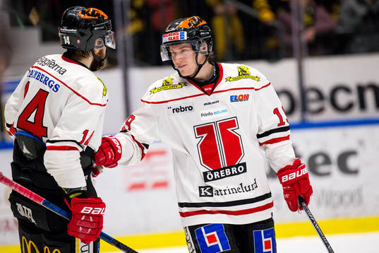 Örebros Patrik Virta och Tom Wandell  jublar