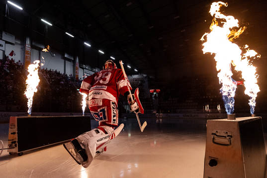 Timrås målvakt Niklas Svedberg gör entre