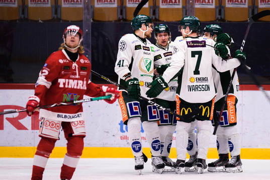 Färjestads Daniel Viksten jublar med lagkamrater