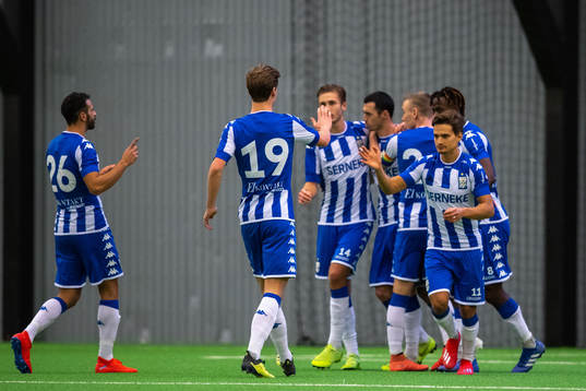 IFK Göteborgs Giorgi Kharaishvili jublar med lagkamrater