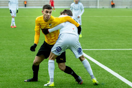 Häckens Ali Youssef mot Sarpsborgs 08 Joachim Thomassen