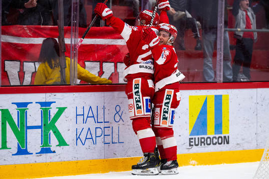 Timrås Patrik Blomberg och Emil Berglund jublar