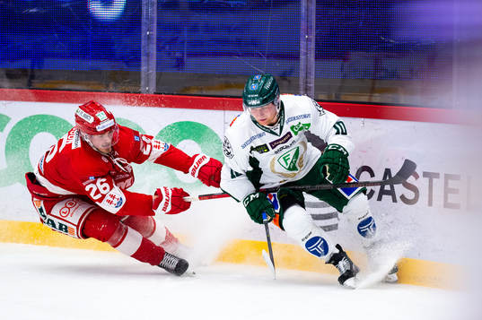 Timrås Hampus Larsson och Färjestads Marcus Nilsson
