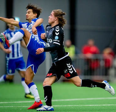 Odds Marius Bustgaard Larsen mot IFK Göteborgs Amin Affane