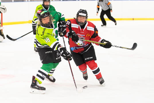 Trollhettan Jenny Arvidsson och Redhawks Annie Svärd
