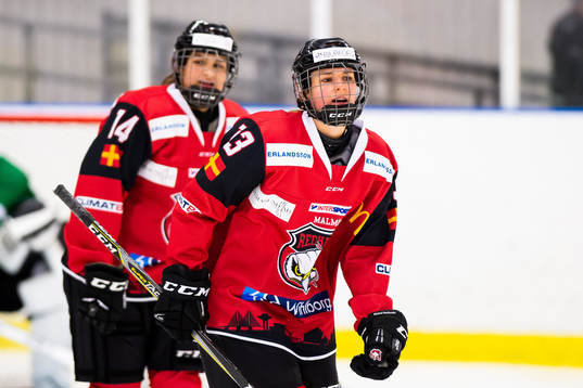 Redhawks Mia Bau Hansen jublar