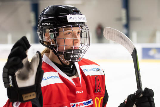 Redhawks Malene Frandsen jublar
